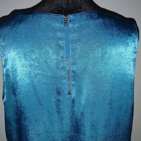 Sleeveless Teal Blouse - Picture 3 of 6